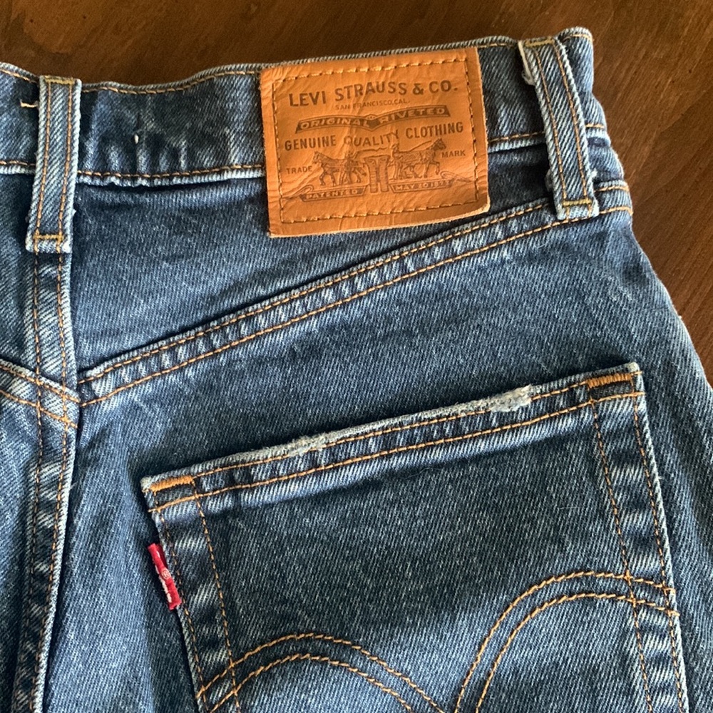 Levi distressed rib cage denim shorts - Picture 5 of 8